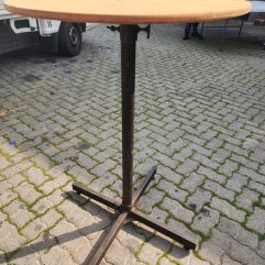 Cocktail Table : Long Pipe